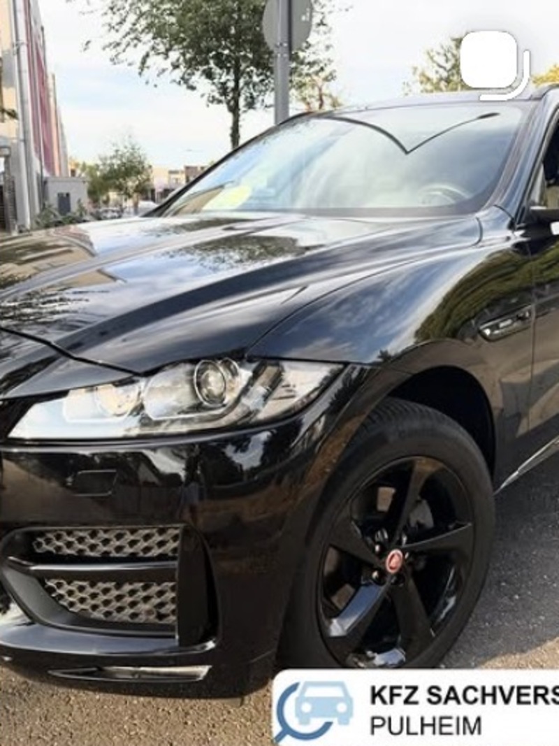 Schadensaufnahme an einem Jaguar SUV
